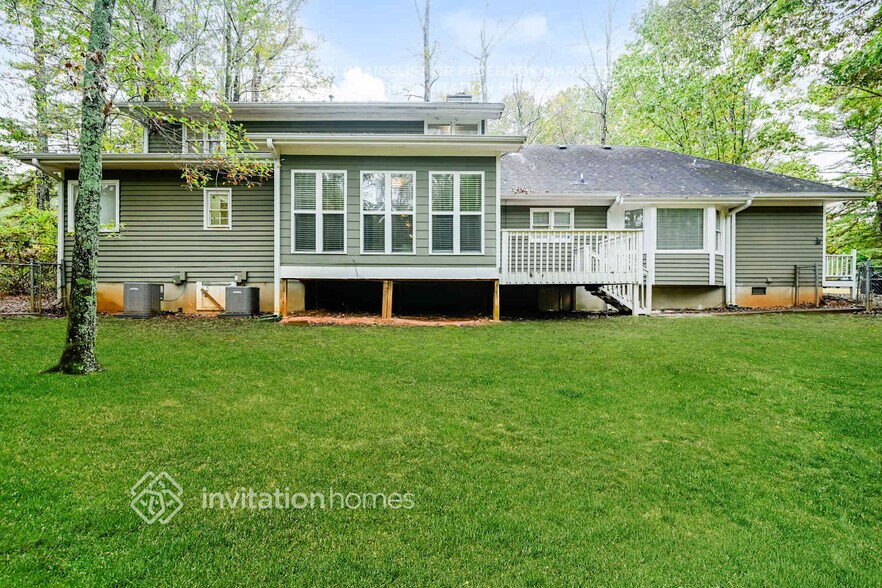 Building Photo - 4721 W Lake Dr SE