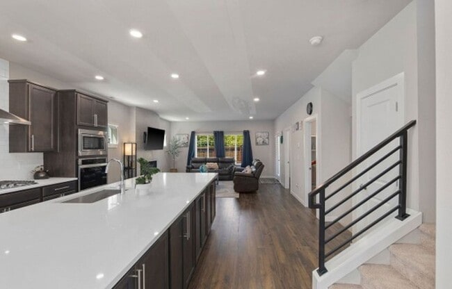 Building Photo - Modern 4-Bed Home in Northshore School District with A/C