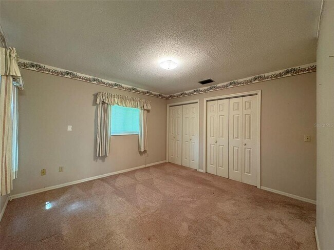 Building Photo - 1050 Bloomfield Dr