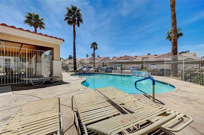 Building Photo - 855 N Stephanie St