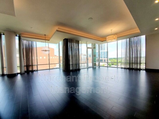 Building Photo - 220 Riverplace