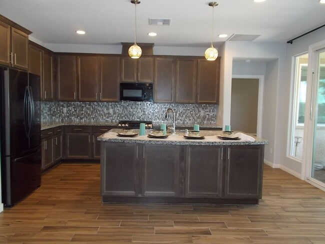 Building Photo - 1401 Cattail Falls St