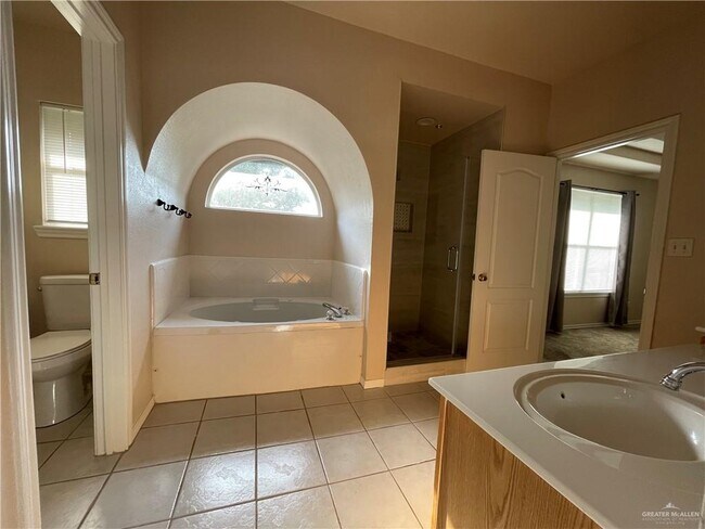 Building Photo - 22 Dove Ave