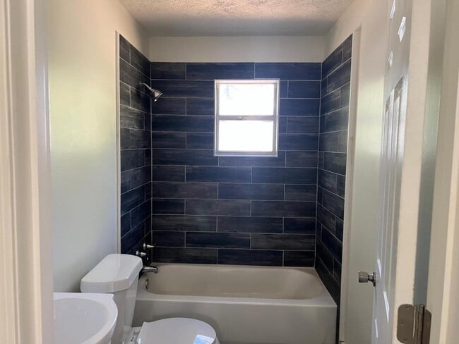 Building Photo - 4327 Welota Dr