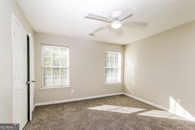 Building Photo - 60 Meadowridge Dr