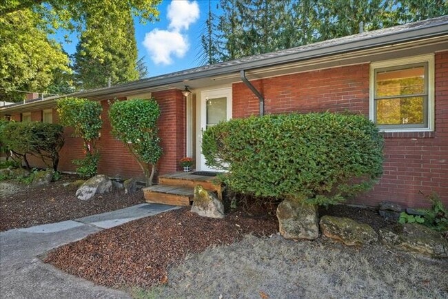 Building Photo - West Slope Charmer With Hardwood Floor - W...