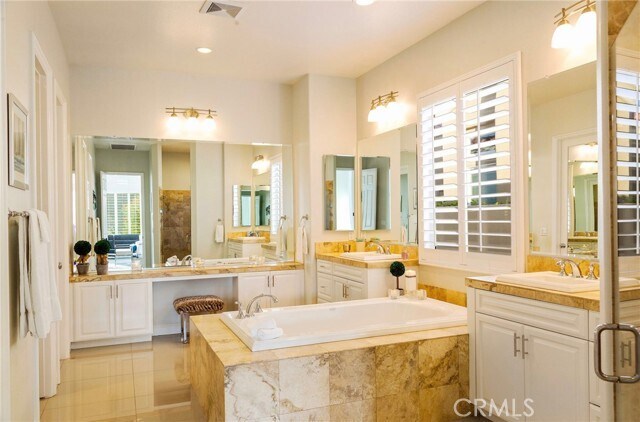 Building Photo - 55615 Turnberry Way