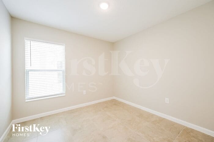 Building Photo - 706 Yeager Ct