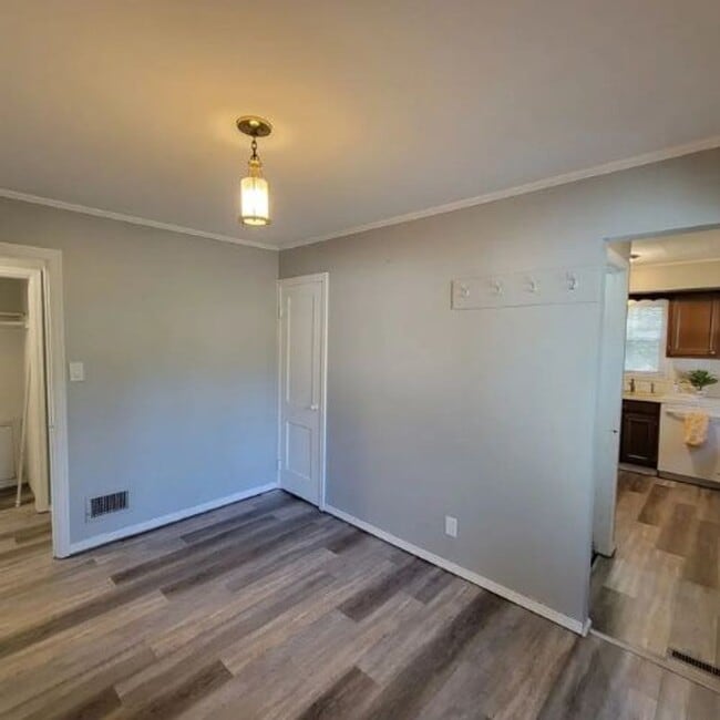 Building Photo - 3 Bedroom Home with Garage & Central Air