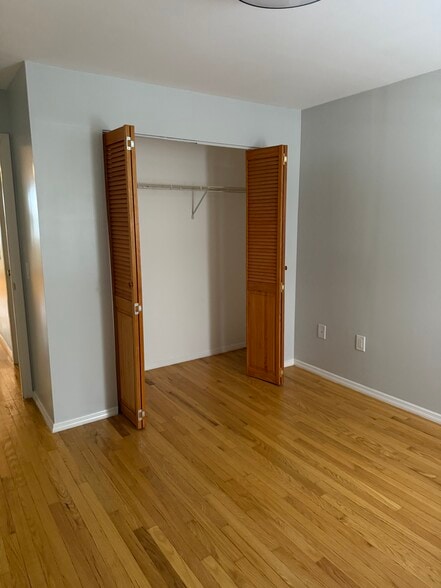 10'7"X13'8" Bedroom - 46 Hull St