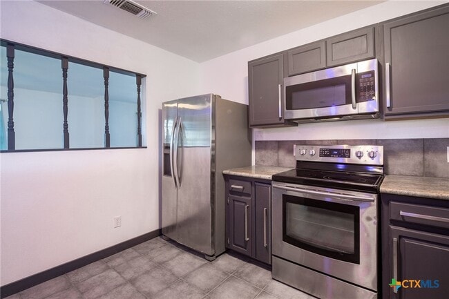 Building Photo - 803 Happy Haven Rd