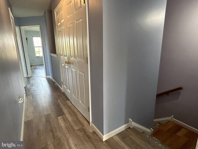 Building Photo - 445 Fort Hill Cir