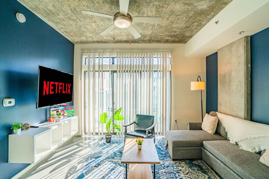 Building Photo - 333 E Roosevelt St