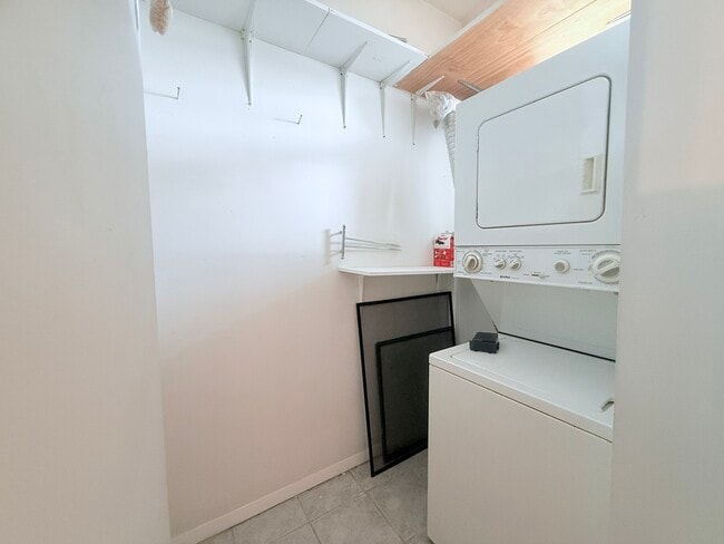 Building Photo - 1509 E 65th St