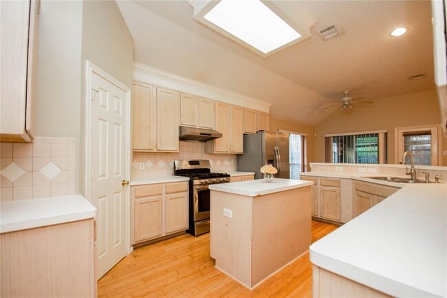 Building Photo - 7731 Las Flores Dr