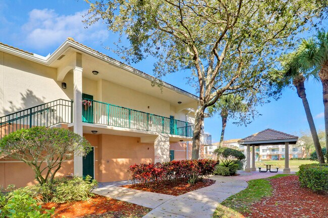 Building Photo - 9212 Myrtlewood Cir W