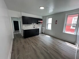 Building Photo - 305 E 20th St