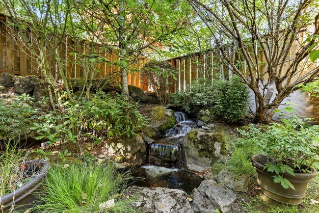 Building Photo - FOR RENT: CORNER LOT, Immaculate, lovely and spacious home - 5 bed, 3 bath + bonus room with 3-ca...