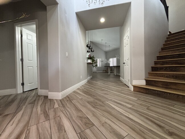 Building Photo - 11548 Valentino Ln