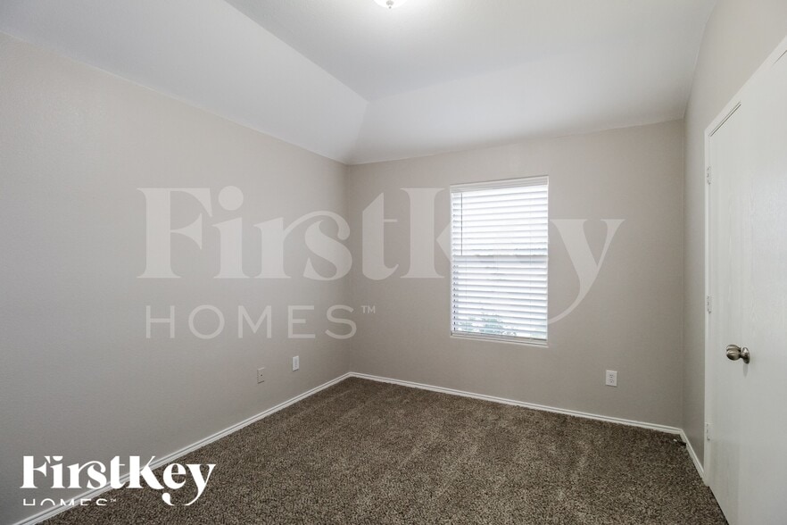 Building Photo - 1450 Waldrop Dr