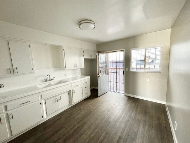 Building Photo - 3554 Brenton Ave