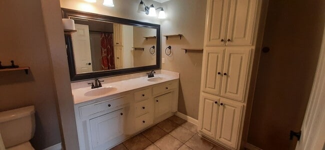 Building Photo - 327 Austin Creek Dr