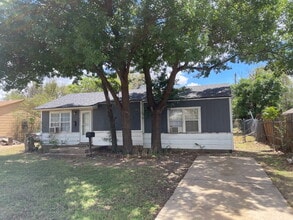Building Photo - Cozy Two-Bedroom Home Conveniently Located in Central Lubbock!