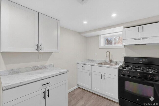 Building Photo - 149 Lewis Ln