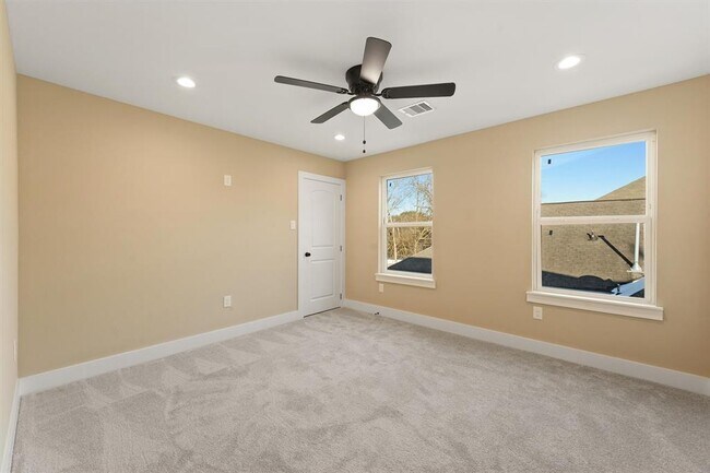 Building Photo - 2306 Wavell St