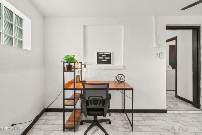 Building Photo - 614 Loretto Rd