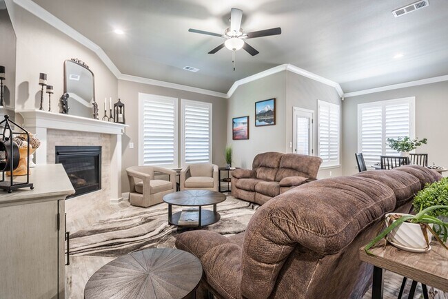 Building Photo - 11 Los Campos Dr