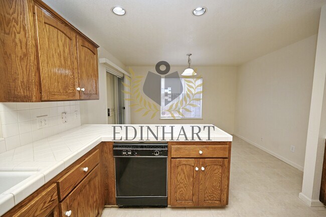 Building Photo - 2233 E Christopher Dr