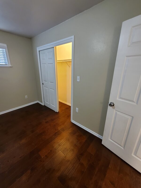 Building Photo - 15108 Washington Ave SW