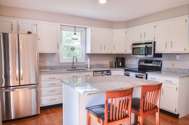 Building Photo - 52 Stockton St