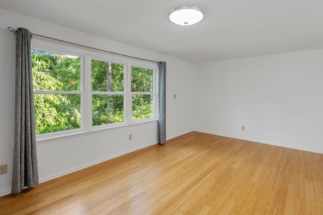 Building Photo - 2-4 Village Park Dr