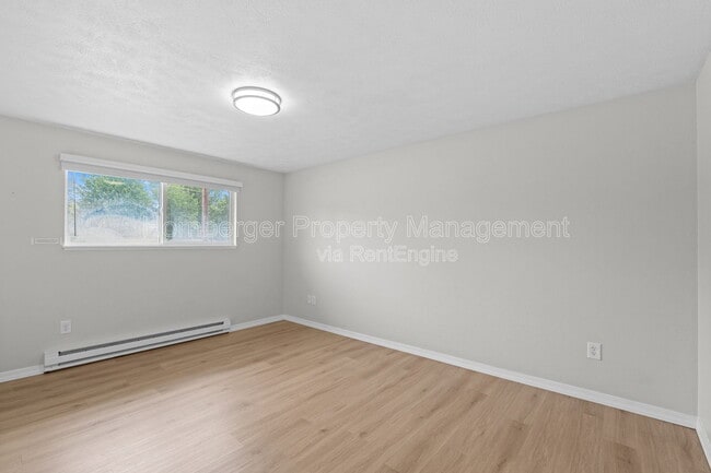 Building Photo - 3816 S Bowdish Rd