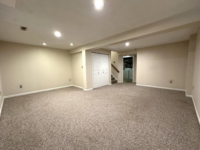 Building Photo - Three Bedroom Townhome in New Market