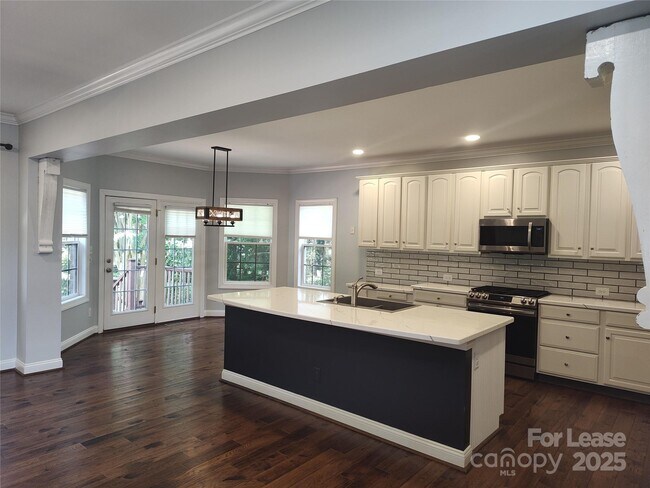 Building Photo - 9009 Hammersley Dr