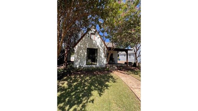 Building Photo - 6167 Vickery Blvd