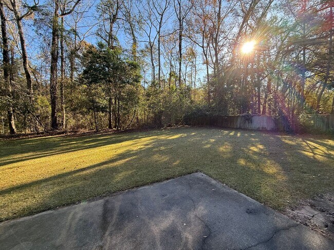 Building Photo - 512 Whistlestop Cir