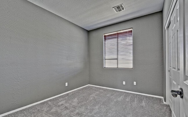 Building Photo - 14284 W Woodbridge Ave