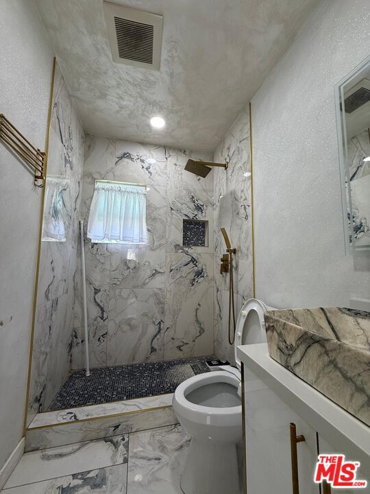 Building Photo - 674 Estelle Ave