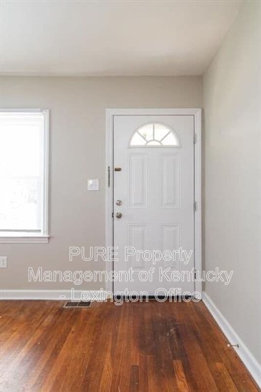 Building Photo - 817 Marcellus Dr