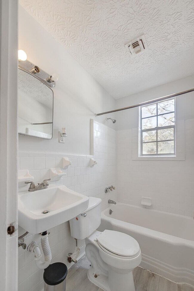 Building Photo - 517 N Florida St