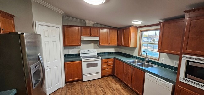 Building Photo - Spacious 3-bedroom, 2-bathroom mobile home. Showings Coming Soon!