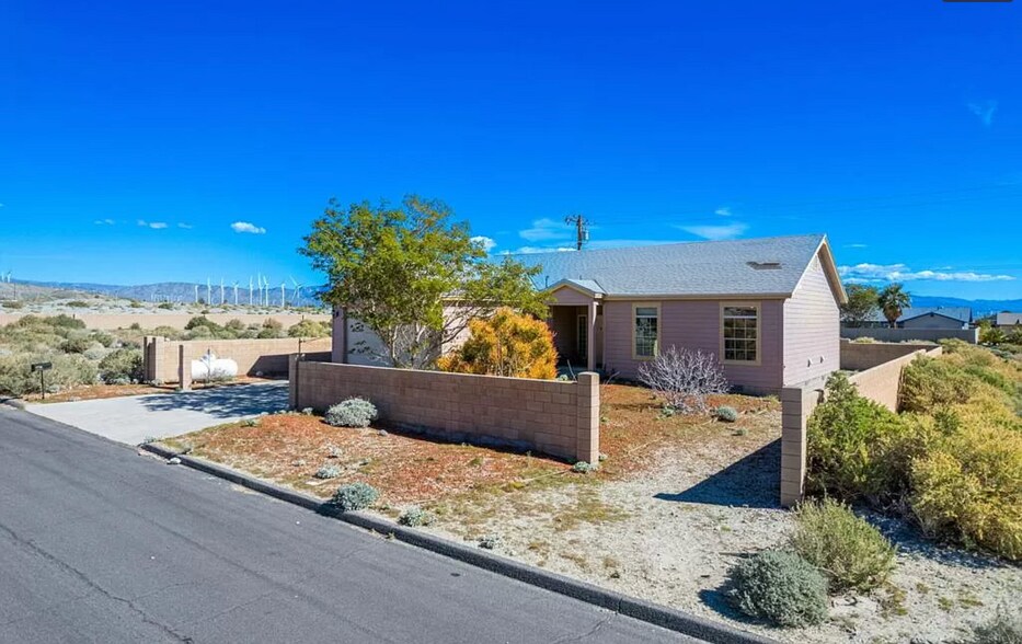 Building Photo - 15780 Coral St