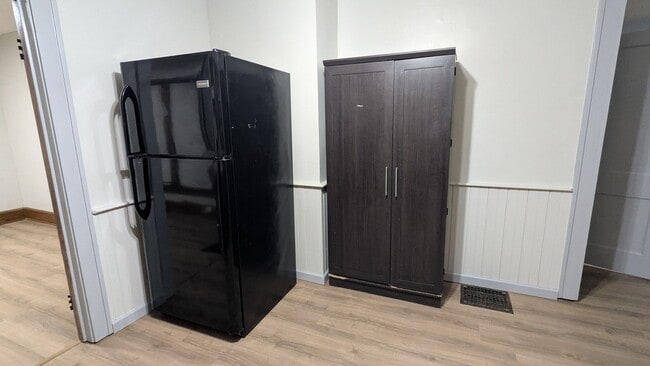 Building Photo - Welcome to this newly renovated gem located in the heart of North Canton