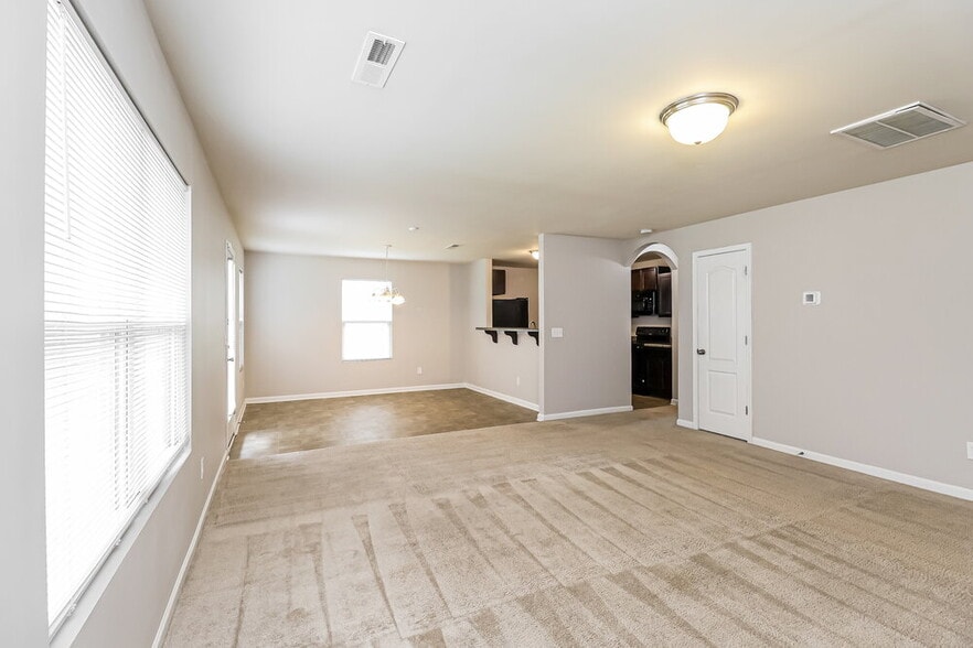 Building Photo - 164 Autumn Bluff Cir