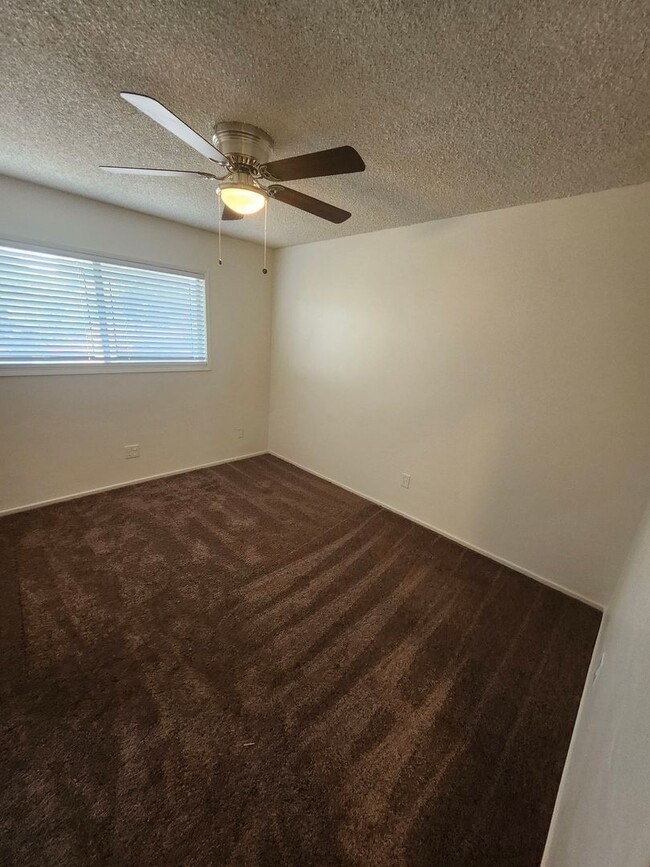 Building Photo - Newly Renovated! Spacious 4-Bed, 2-Bath Ho...