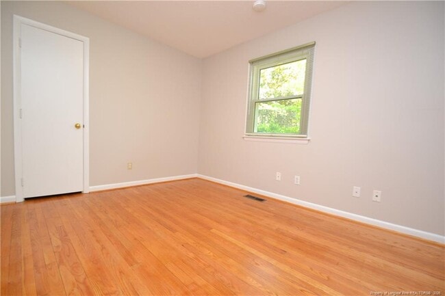 Building Photo - 806 Kingswood Dr